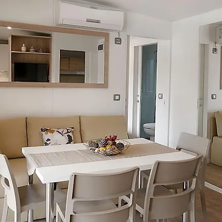 Hotel Mobile Homes Mediteran Klenovica 3*